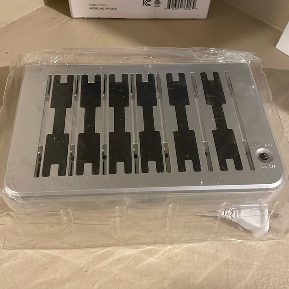 Hercules Tuff USB Multi 6 -Port Charging Station - Picture 8 of 9